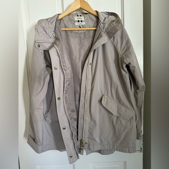 Joules Hollywell Showerproof jacket raincoat in sand grey - Picture 6 of 9